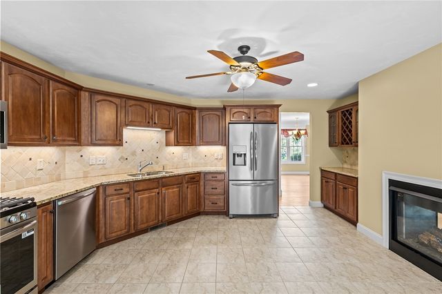 125 West Road, Cumberland, RI 02864
