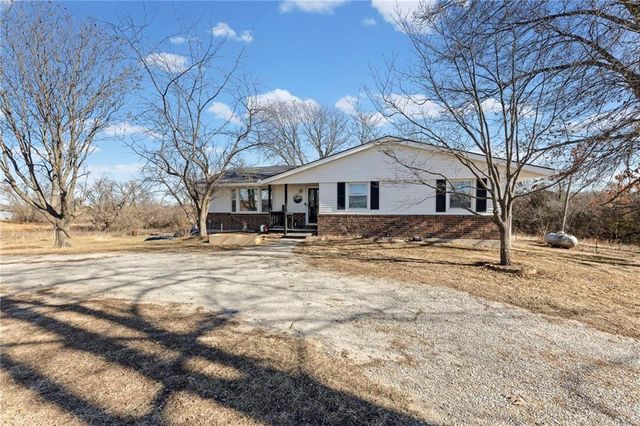 360 E 2300 Road, Edgerton, KS 66021