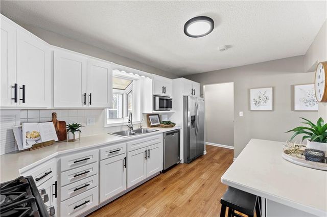 360 E 2300 Road, Edgerton, KS 66021