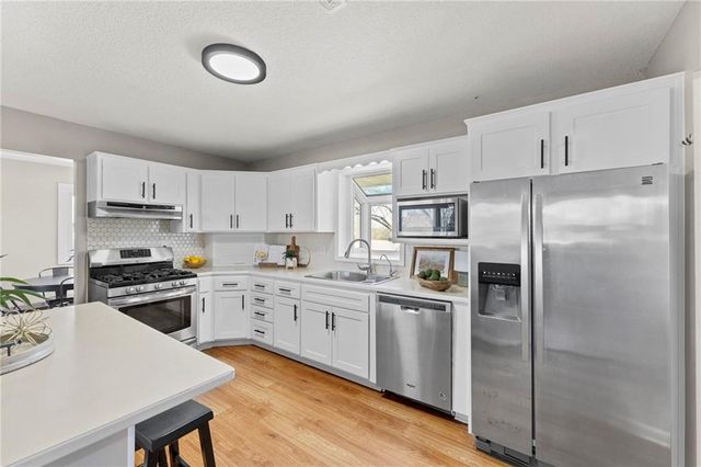 360 E 2300 Road, Edgerton, KS 66021