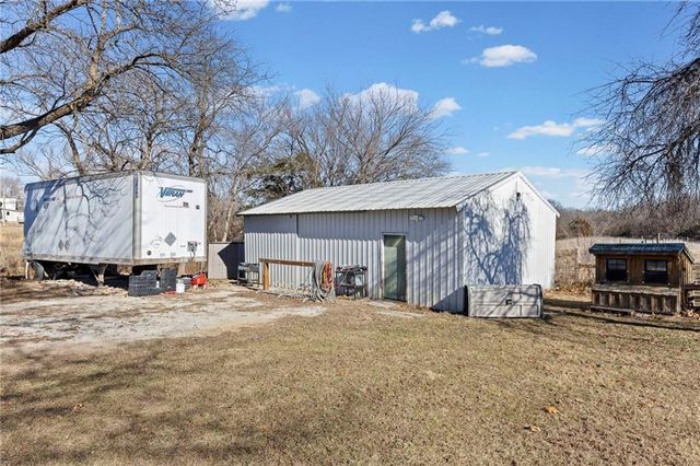 360 E 2300 Road, Edgerton, KS 66021