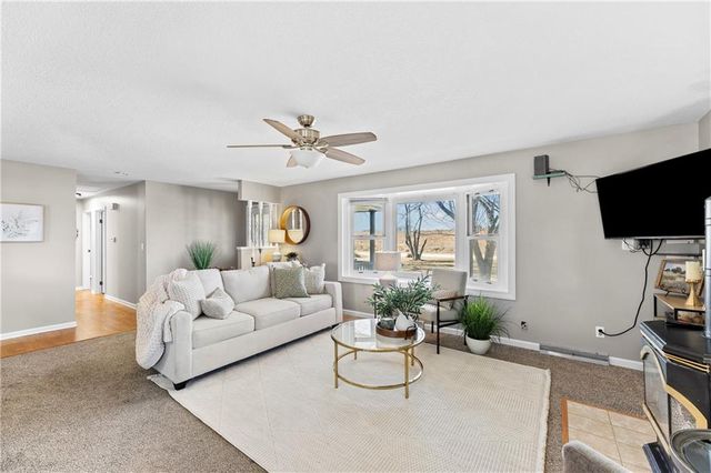 360 E 2300 Road, Edgerton, KS 66021