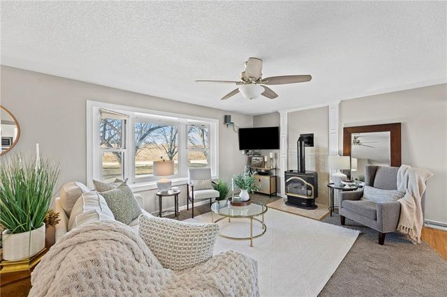 360 E 2300 Road, Edgerton, KS 66021