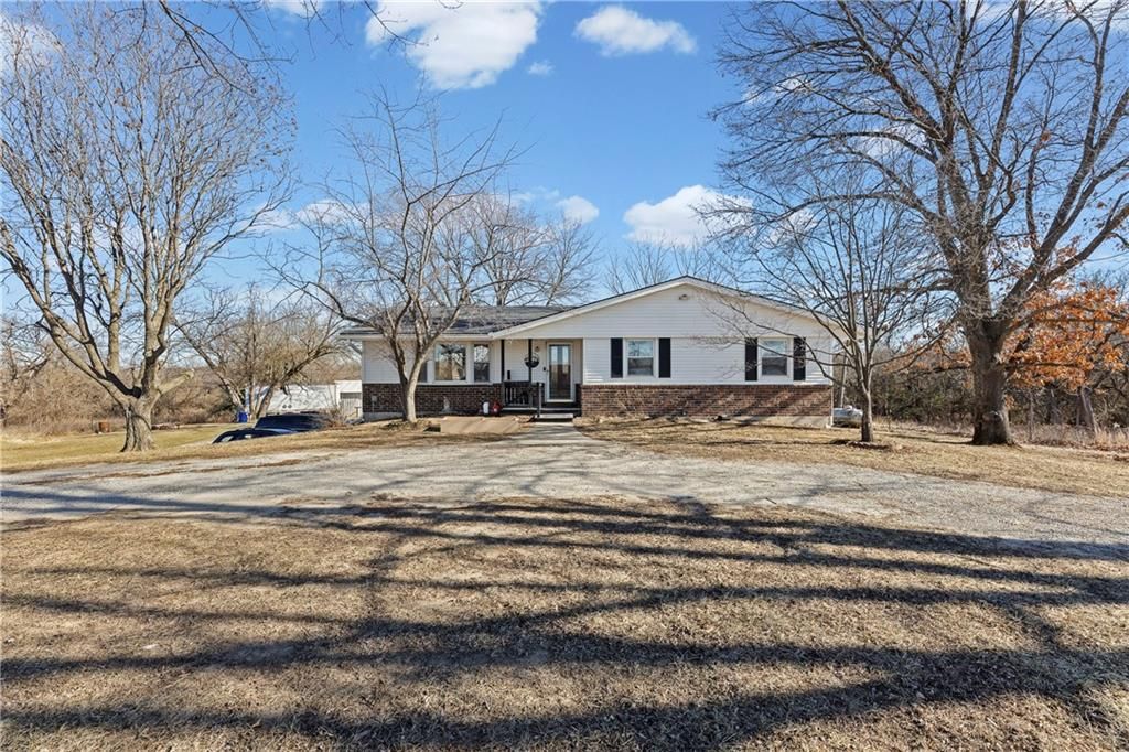 360 E 2300 Road, Edgerton, KS 66021