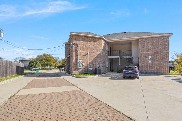 609 Meadow View Court 201, Denton, TX 76207