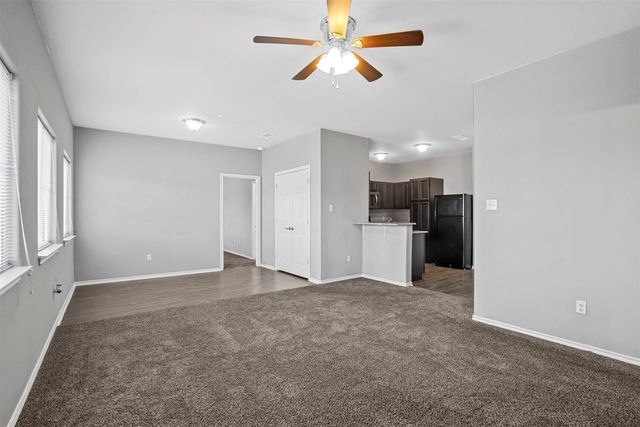 609 Meadow View Court 201, Denton, TX 76207