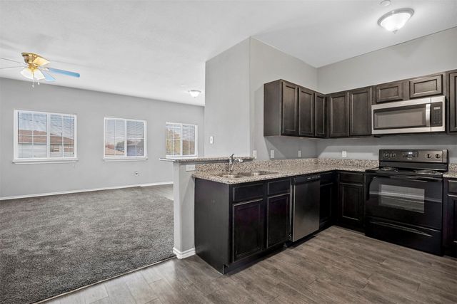 609 Meadow View Court 201, Denton, TX 76207