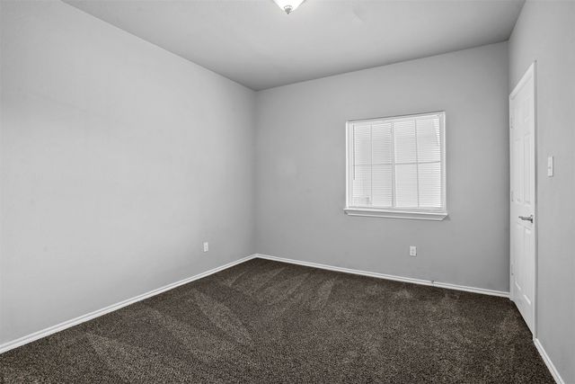 609 Meadow View Court 201, Denton, TX 76207