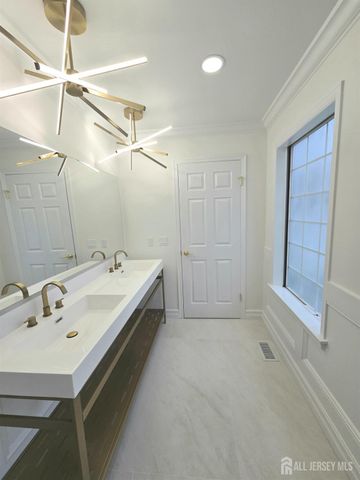 28 Rothwell Drive, Monroe, NJ 08831