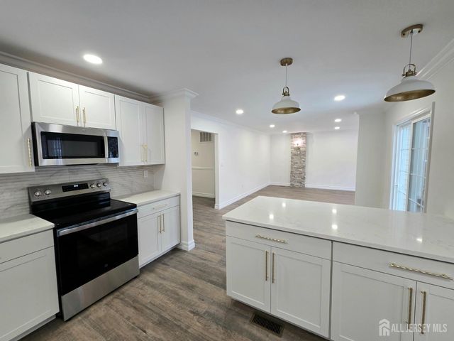 28 Rothwell Drive, Monroe, NJ 08831