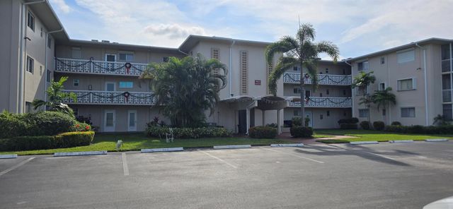 2616 N Garden Drive N 204, Lake Worth, FL 33461