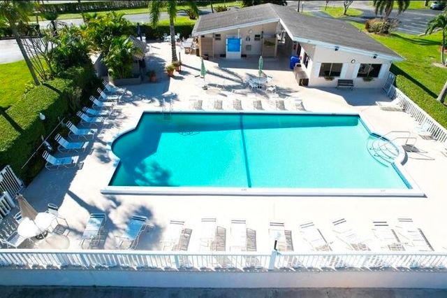 2616 N Garden Drive N 204, Lake Worth, FL 33461