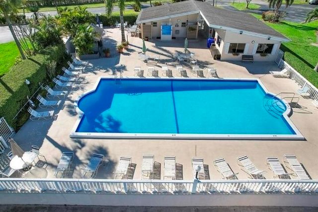 2616 N Garden Drive N 204, Lake Worth, FL 33461