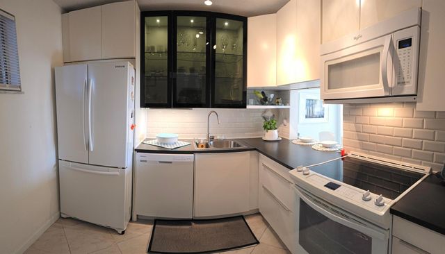 2616 N Garden Drive N 204, Lake Worth, FL 33461