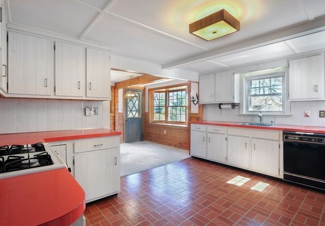 56 Lincoln Ave, Marshfield, MA 02050