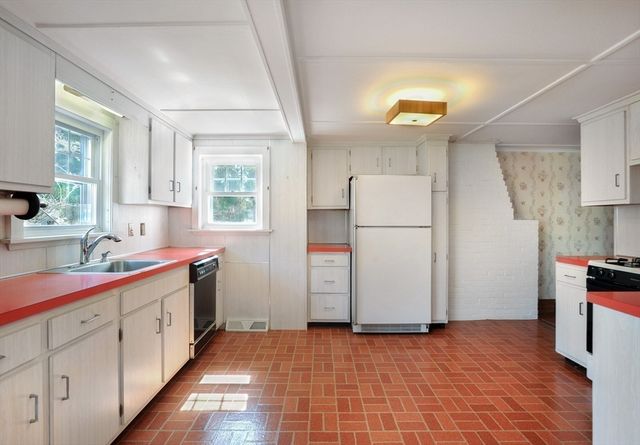 56 Lincoln Ave, Marshfield, MA 02050