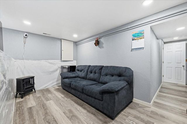 615 N 38TH Street, Council Bluffs, IA 51501