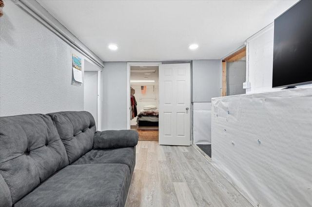 615 N 38TH Street, Council Bluffs, IA 51501