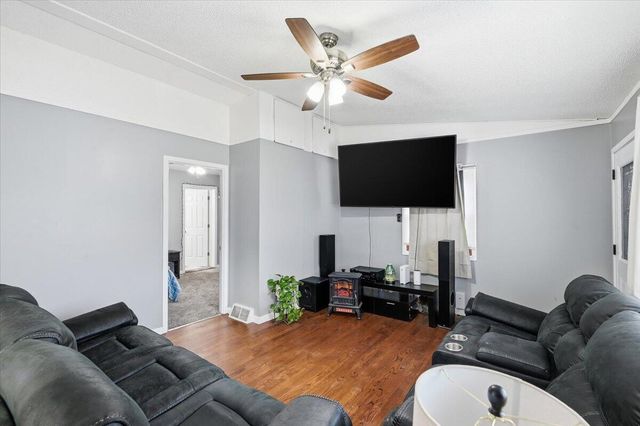 615 N 38TH Street, Council Bluffs, IA 51501