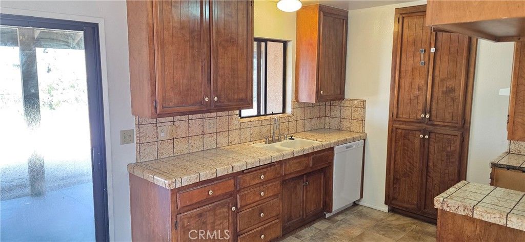 Image 12 of property listing at 7745 Joshua View, Yucca Valley, CA 92284