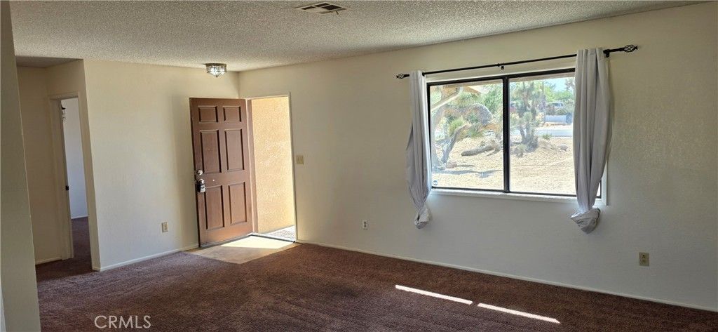 Image 15 of property listing at 7745 Joshua View, Yucca Valley, CA 92284