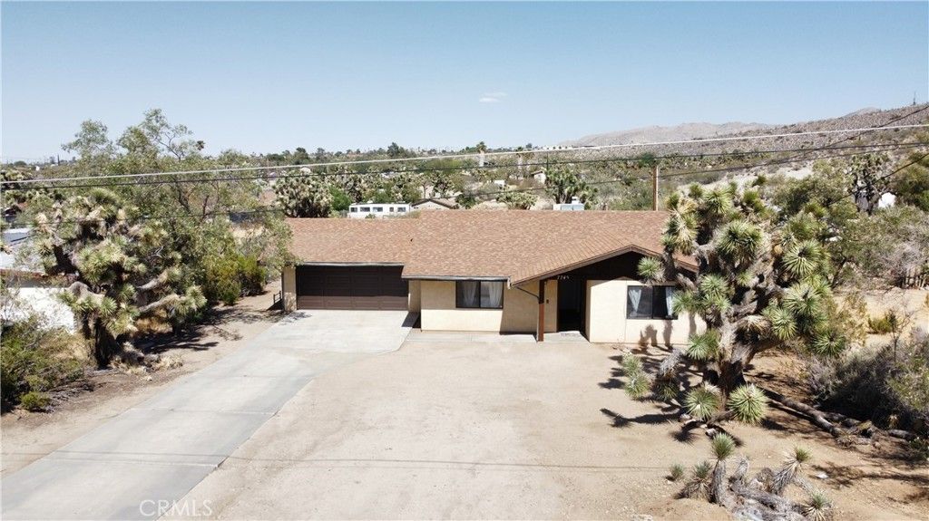 Image 3 of property listing at 7745 Joshua View, Yucca Valley, CA 92284