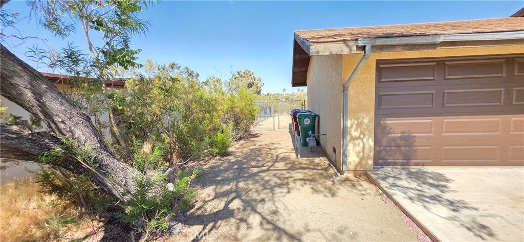 Image 39 of property listing at 7745 Joshua View, Yucca Valley, CA 92284