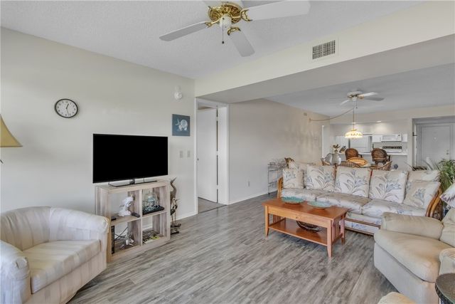 29 Plantation Drive 203, Vero Beach, FL 32966