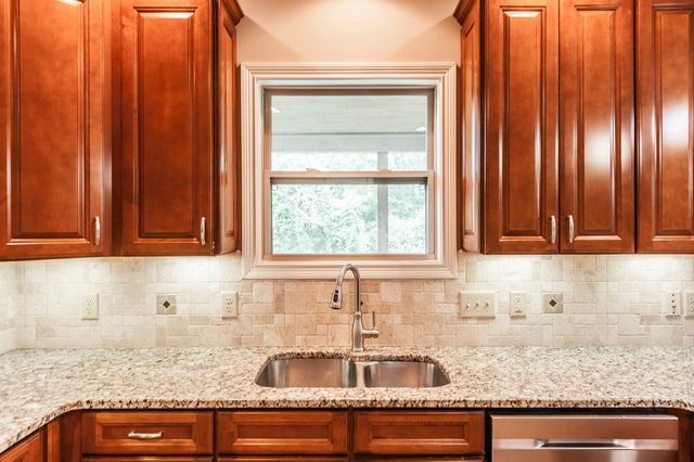 816 Lynn Dr, Goodlettsville, TN 37072
