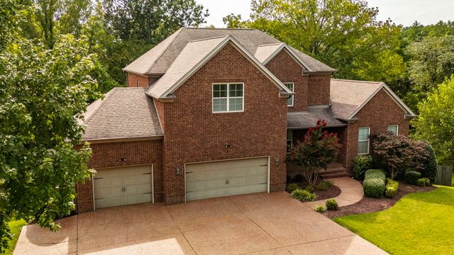 816 Lynn Dr, Goodlettsville, TN 37072