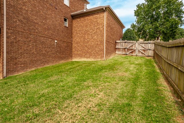 816 Lynn Dr, Goodlettsville, TN 37072