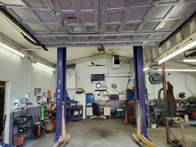 851 Lancaster St, Leominster, MA 01453