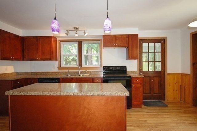 851 Lancaster St, Leominster, MA 01453