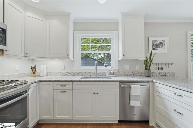 8 Charlotte Street, Greenville, SC 29607