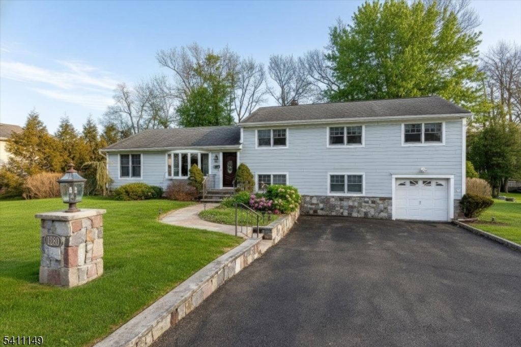 1280 White Oak Rd, Scotch Plains Twp., NJ 07076