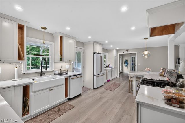 38385 Aurora Road, Solon, OH 44139