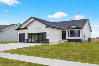 1224 Featherstone Avenue NE, Bondurant, IA 50035