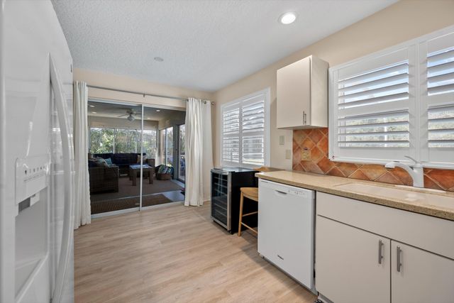 5040 SE Bent Wood Drive, Stuart, FL 34997