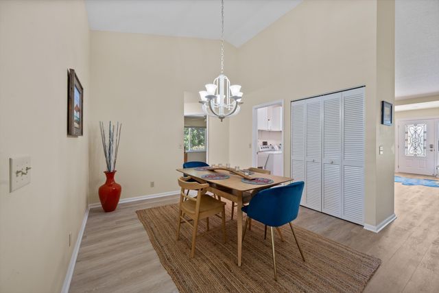 5040 SE Bent Wood Drive, Stuart, FL 34997