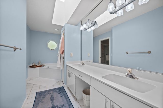 5040 SE Bent Wood Drive, Stuart, FL 34997