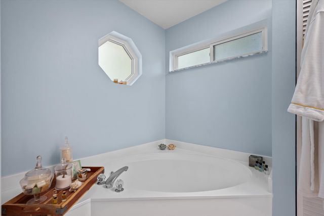 5040 SE Bent Wood Drive, Stuart, FL 34997