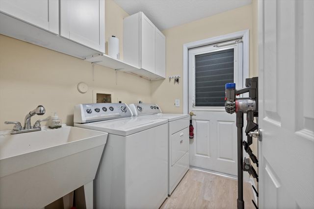 5040 SE Bent Wood Drive, Stuart, FL 34997