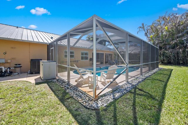 5040 SE Bent Wood Drive, Stuart, FL 34997