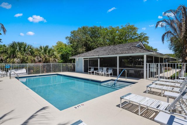 5040 SE Bent Wood Drive, Stuart, FL 34997