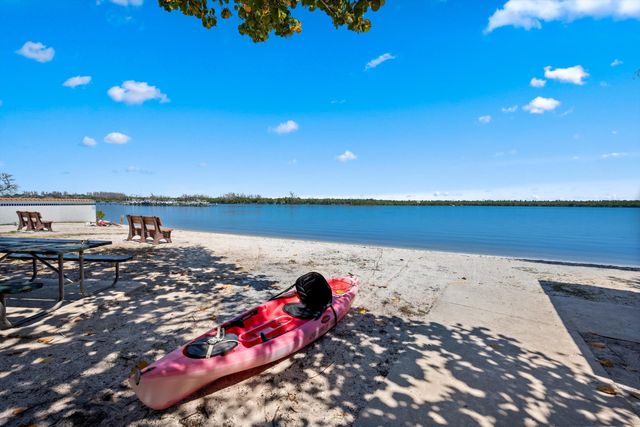 5040 SE Bent Wood Drive, Stuart, FL 34997