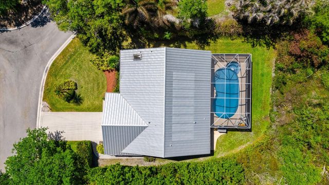 5040 SE Bent Wood Drive, Stuart, FL 34997