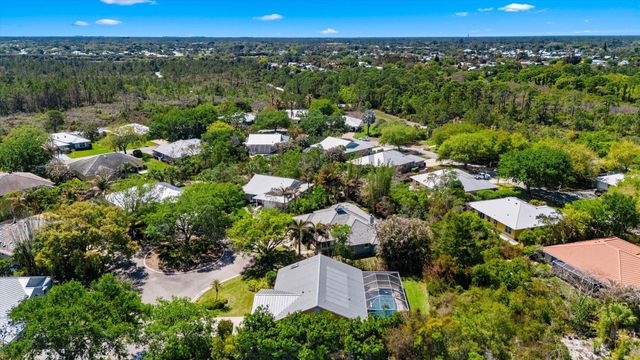 5040 SE Bent Wood Drive, Stuart, FL 34997