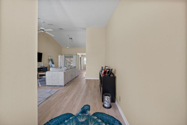 5040 SE Bent Wood Drive, Stuart, FL 34997