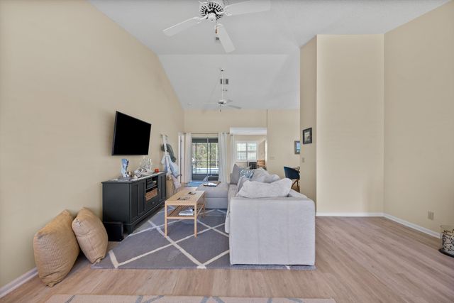 5040 SE Bent Wood Drive, Stuart, FL 34997