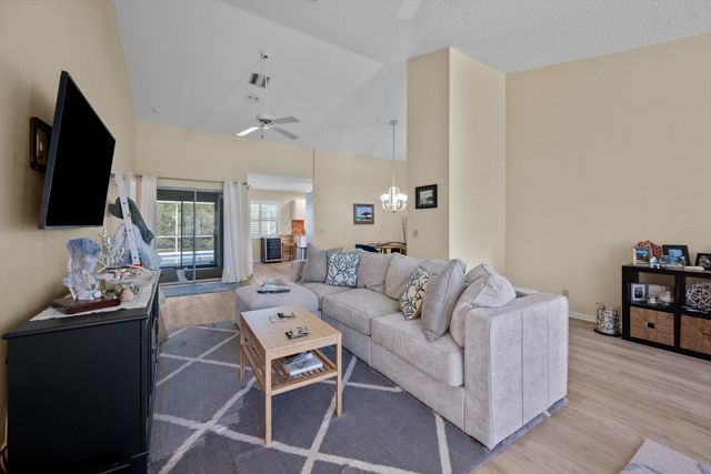 5040 SE Bent Wood Drive, Stuart, FL 34997